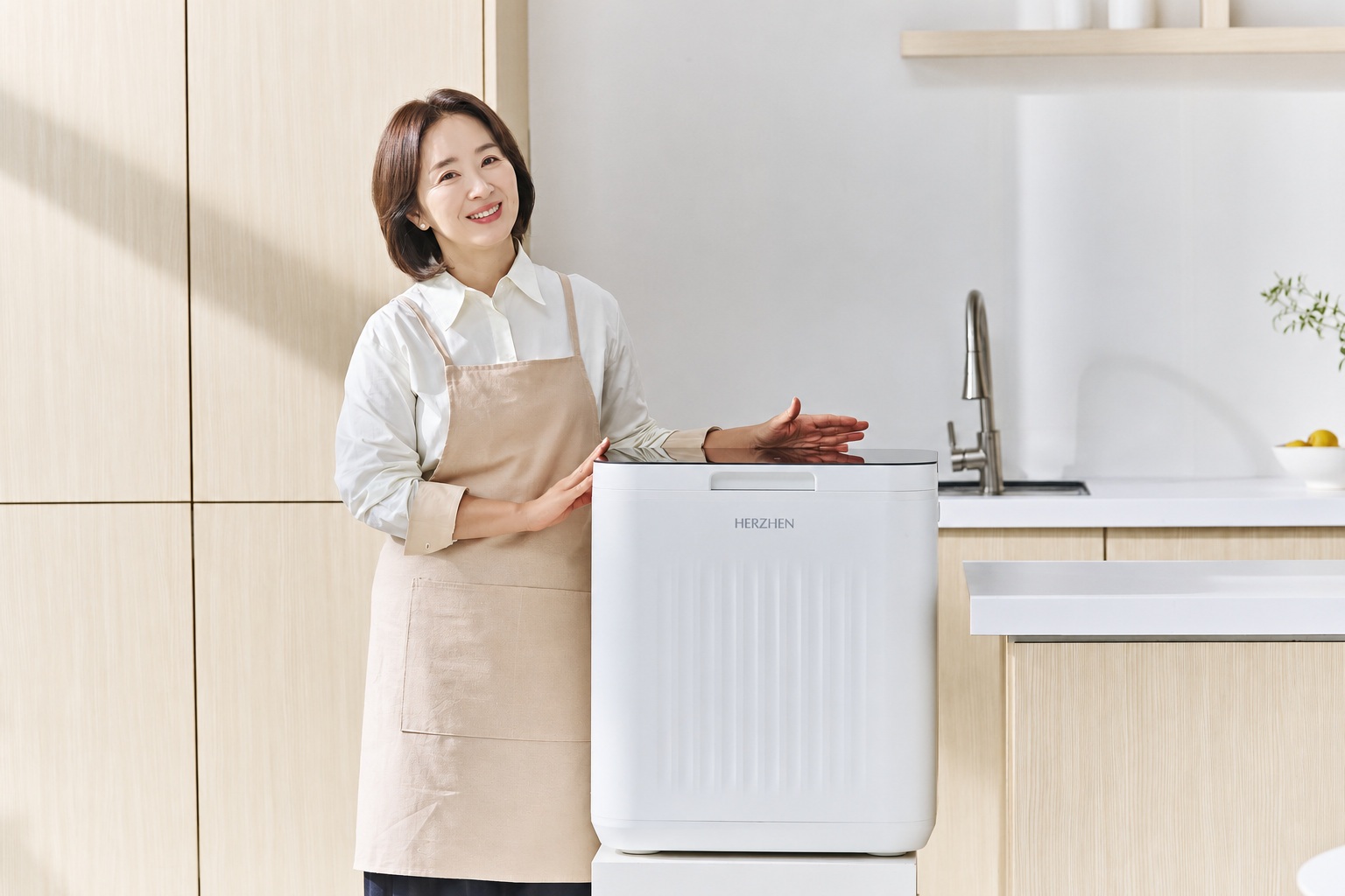 본사 제공 · 윤유선 모델 · 제품 소개